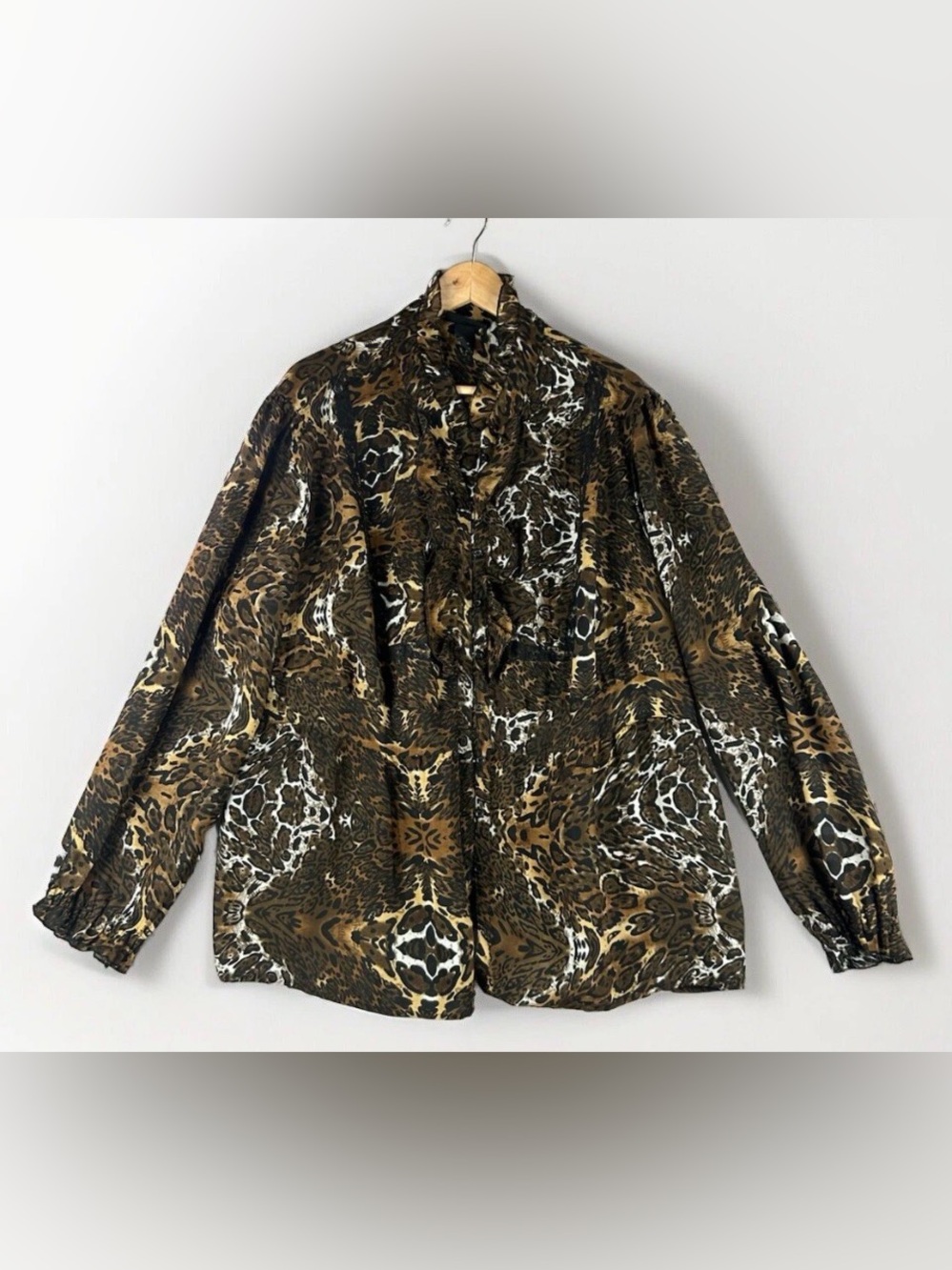 Lane Bryant Women's Top Size 18/20 Leopard Long Sleeve Ruffled Blouse Mob Wife